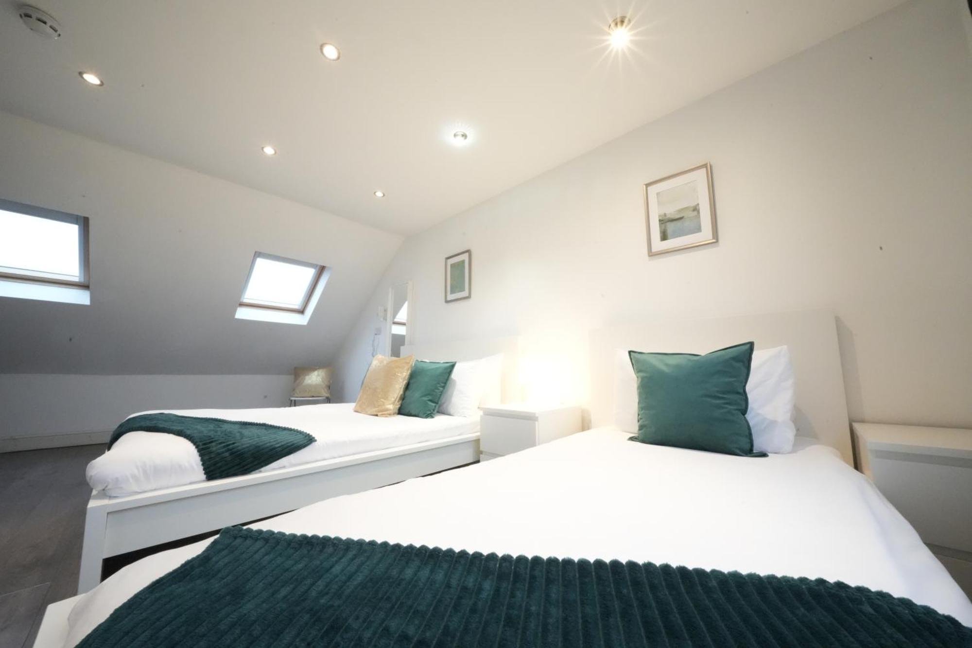 Grand Airport Ensuites Harmondsworth Extérieur photo