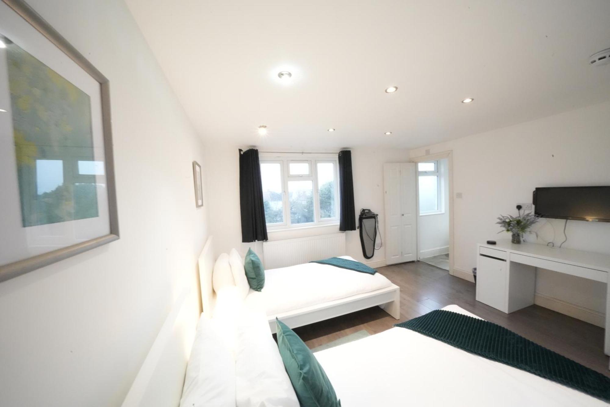 Grand Airport Ensuites Harmondsworth Extérieur photo