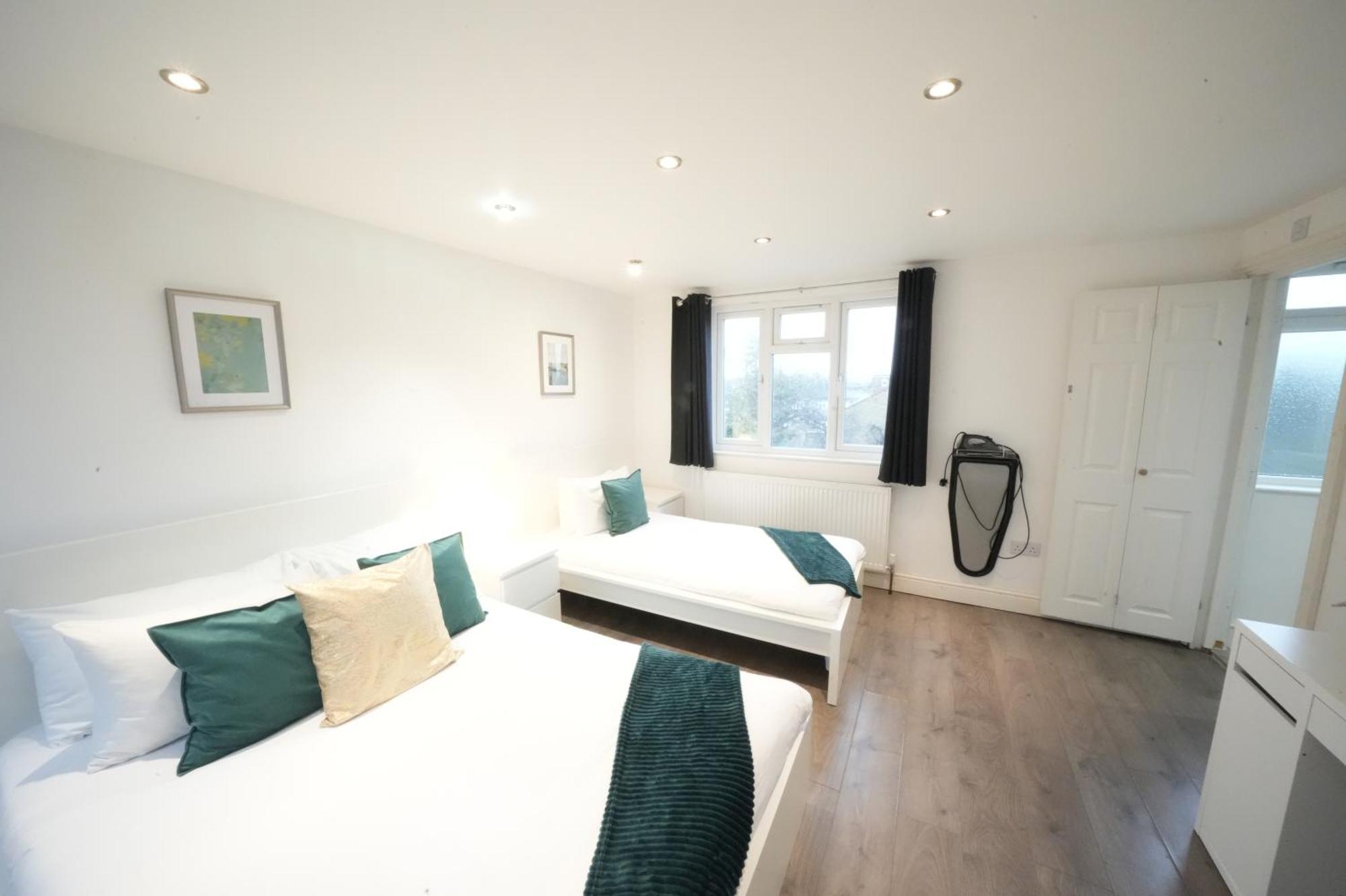 Grand Airport Ensuites Harmondsworth Extérieur photo