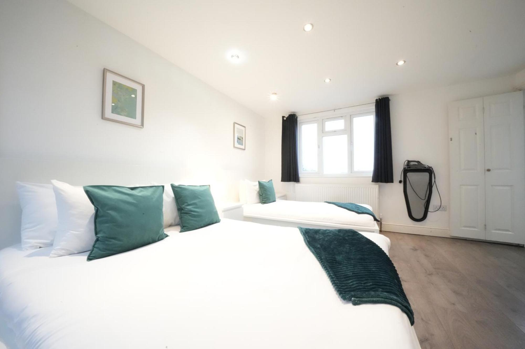 Grand Airport Ensuites Harmondsworth Extérieur photo