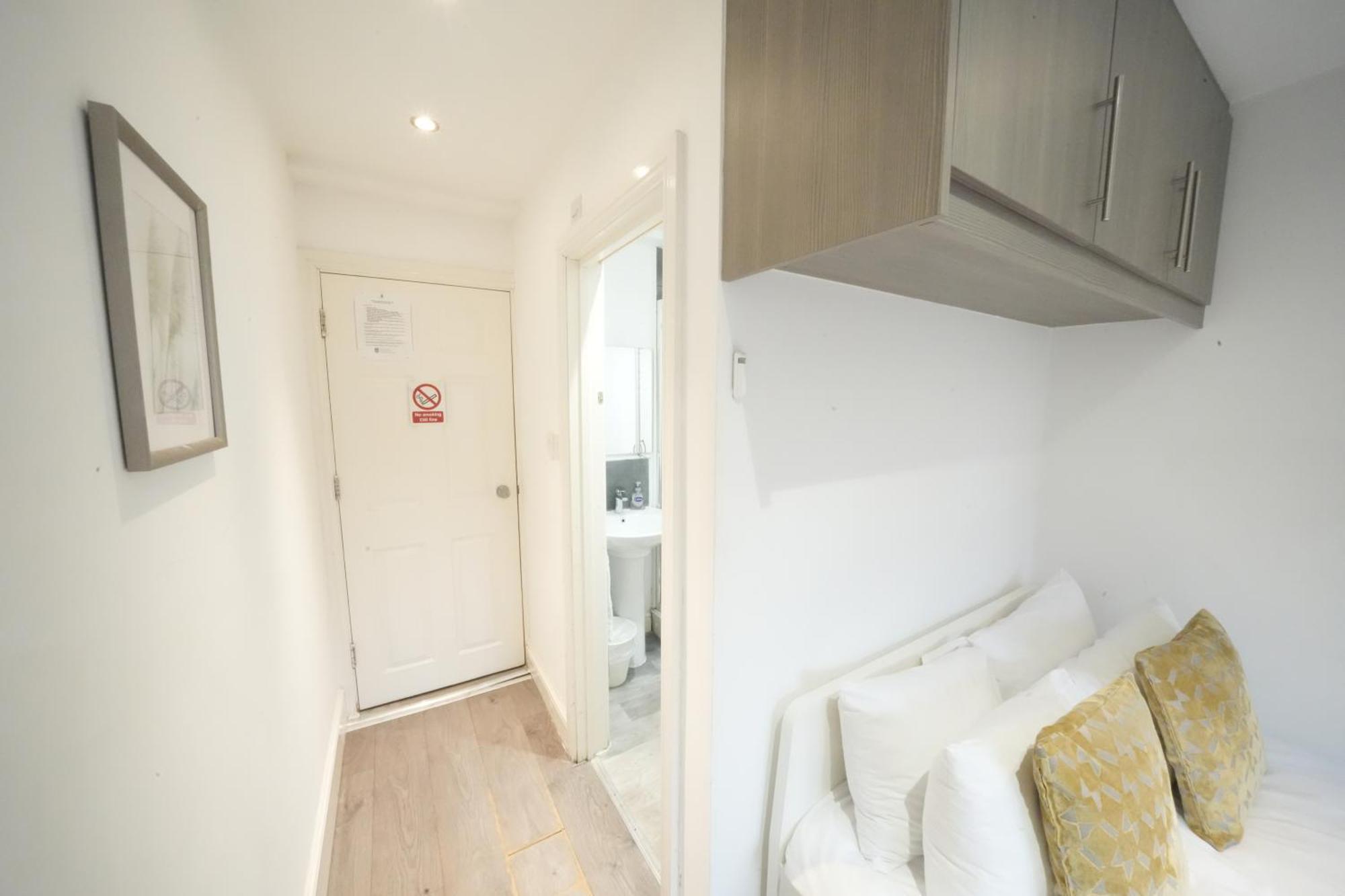 Grand Airport Ensuites Harmondsworth Extérieur photo