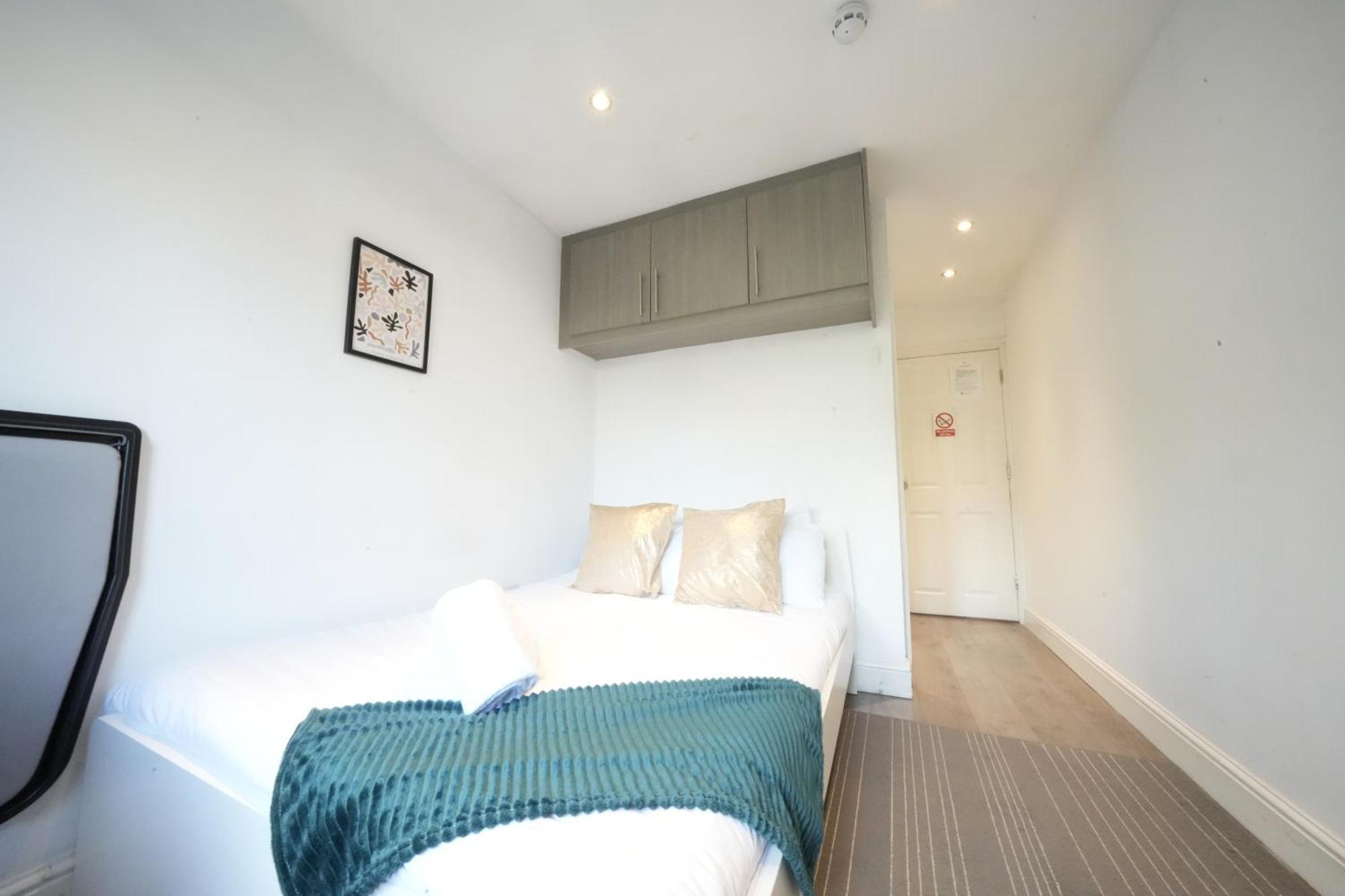 Grand Airport Ensuites Harmondsworth Extérieur photo